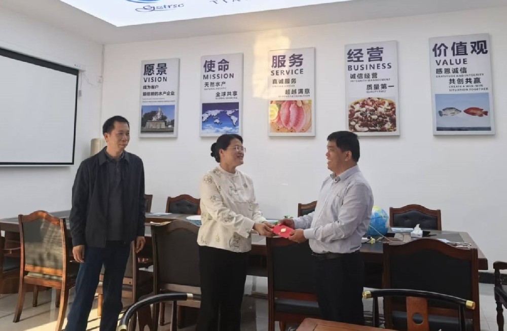 高州市委常委陈璋玲慰问天然水产公司